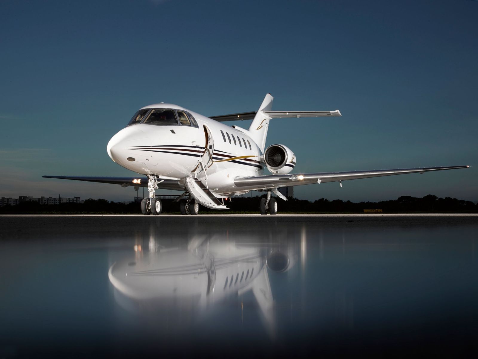 Hawker 800 XP