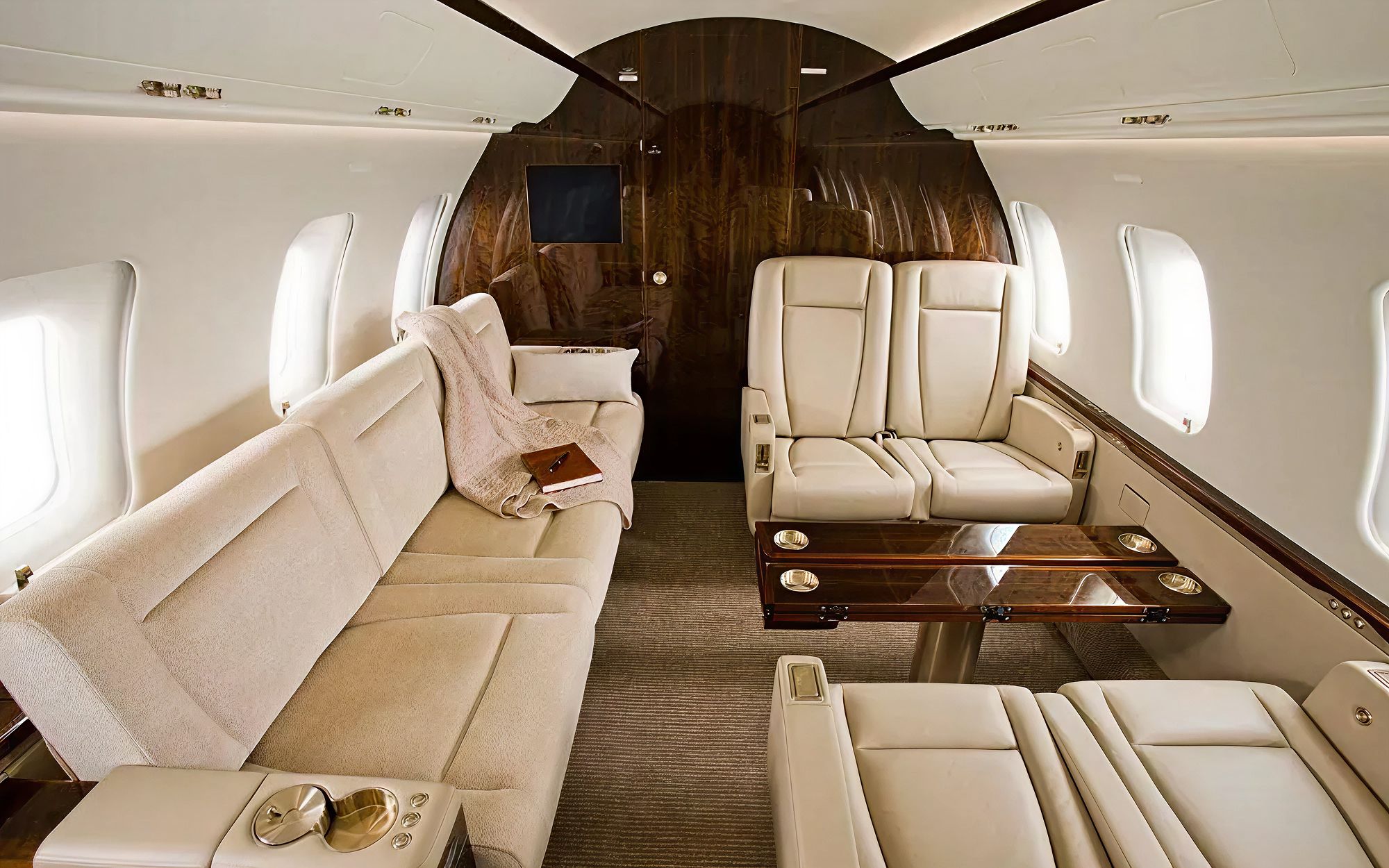 Bombardier Challenger 604